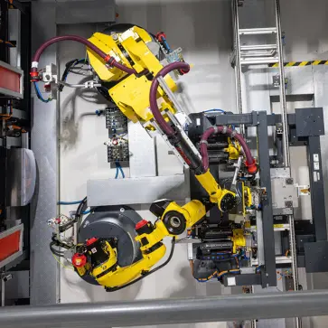 ポルシェがスロバキアに建設した最新鋭の生産拠点「ポルシェ・スマートバッテリーショップ」工場内部