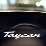 ポルシェは何のために他のモータースポーツカテゴリから撤退してまでフォーミュラEに賭けるのか？実際に市販車に降りてきた技術とは