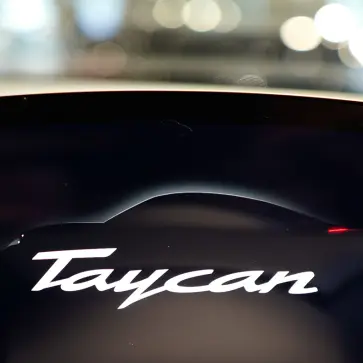 ポルシェは何のために他のモータースポーツカテゴリから撤退してまでフォーミュラEに賭けるのか？実際に市販車に降りてきた技術とは