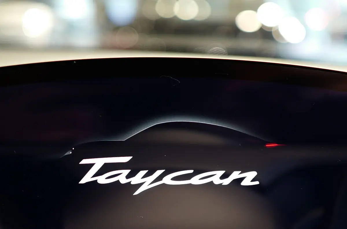 ポルシェは何のために他のモータースポーツカテゴリから撤退してまでフォーミュラEに賭けるのか?実際に市販車に降りてきた技術とは