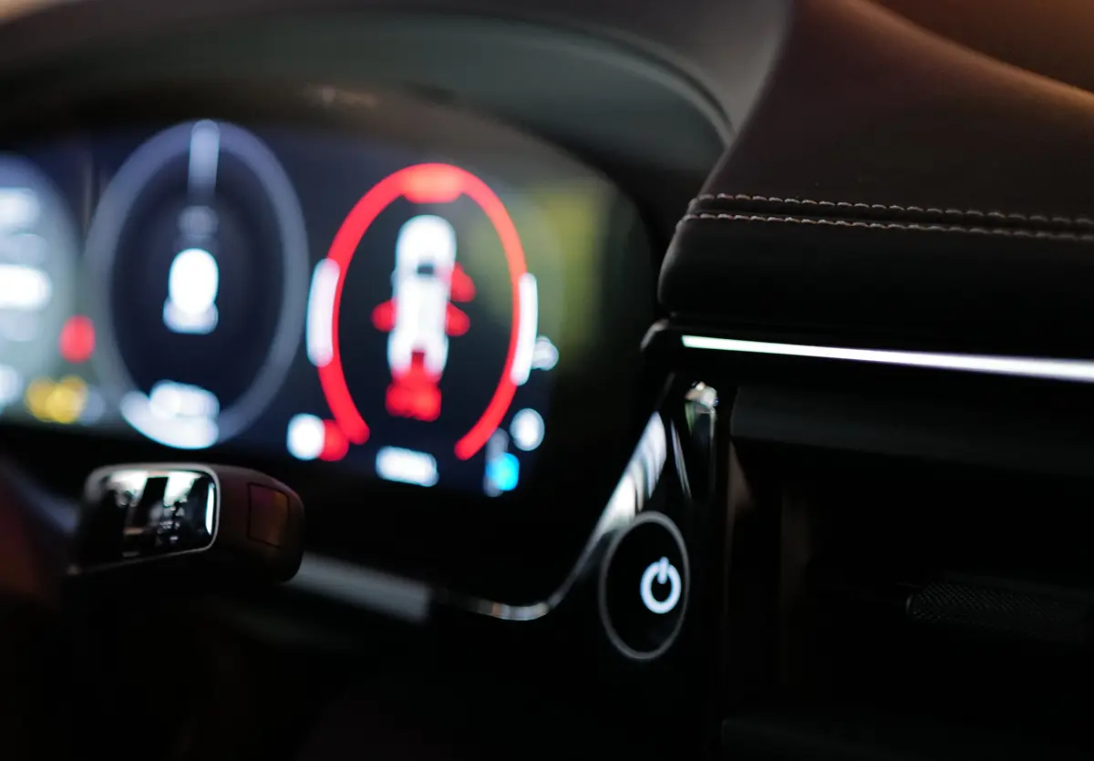 ポルシェ マカン エレクトリックのインテリア（メーター）