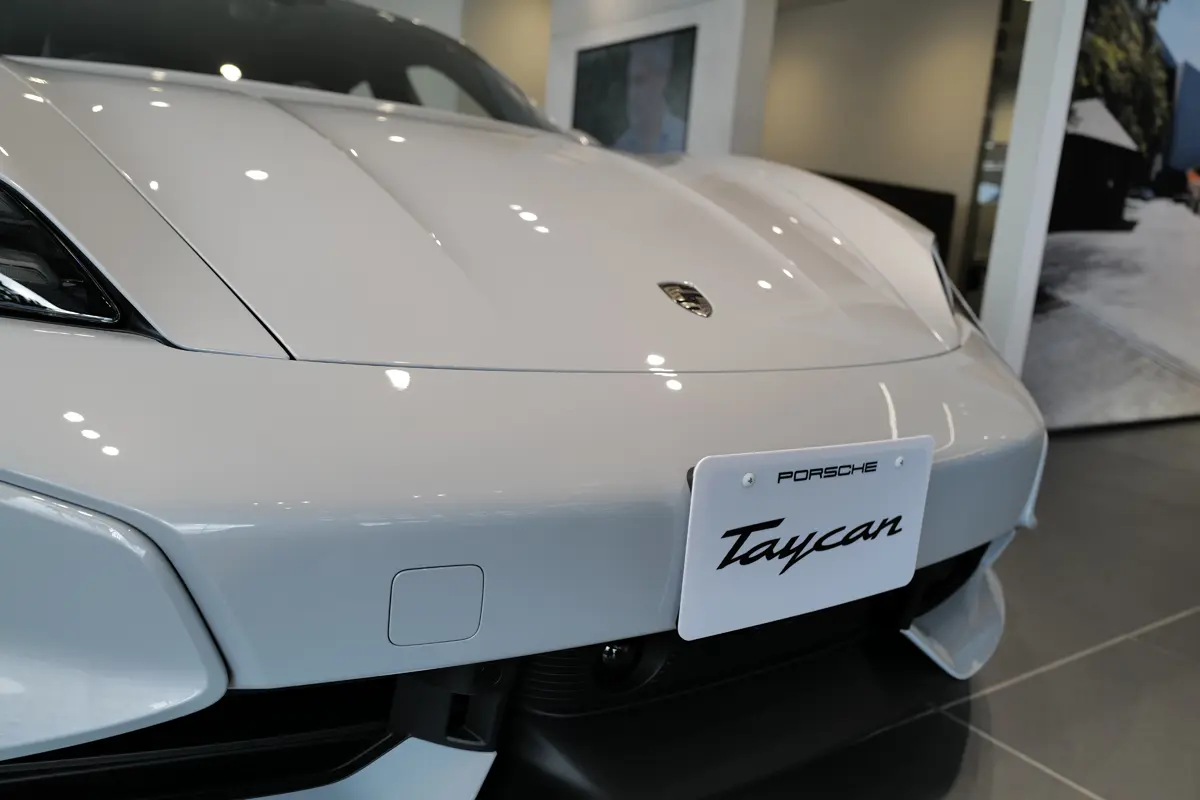 ポルシェ・タイカン・ターボGTのフロント