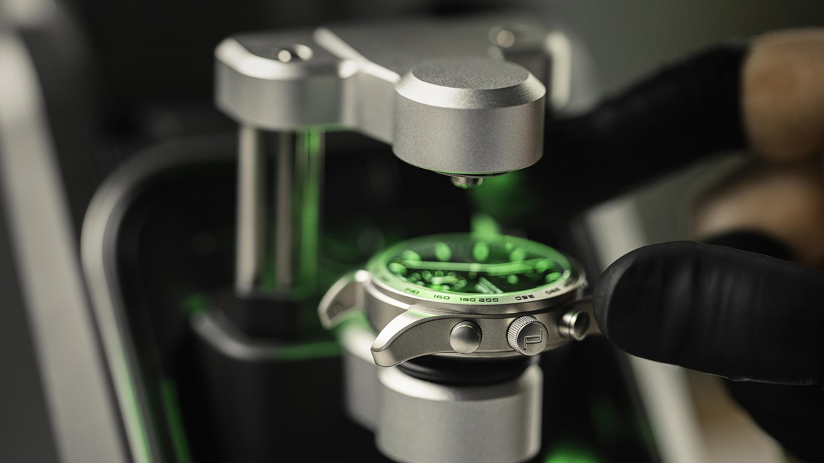 ポルシェデザインによる新しい「ウォッチファクトリー」にて製造工程