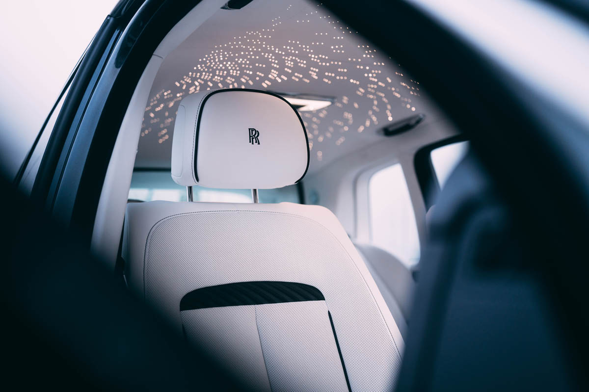 ロールス・ロイス・カリナン「ヨッティング」のインテリア〜スターライナールーフ