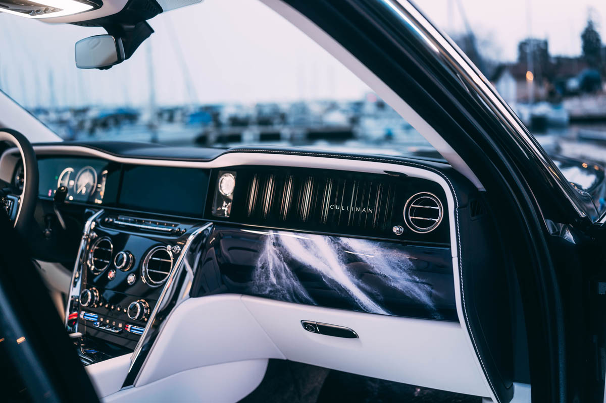 ロールス・ロイス・カリナン「ヨッティング」のインテリア〜ダッシュボード