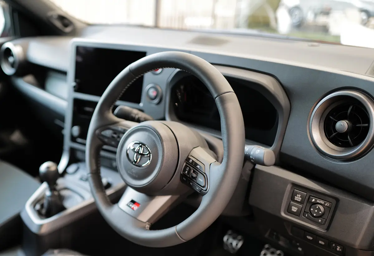 トヨタGR ヤリスのインテリア（ステアリングホイール）