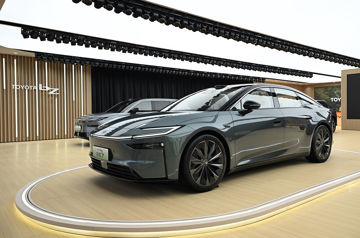 トヨタの中国向けEV、「bZ」シリーズの斜め前からの画像
