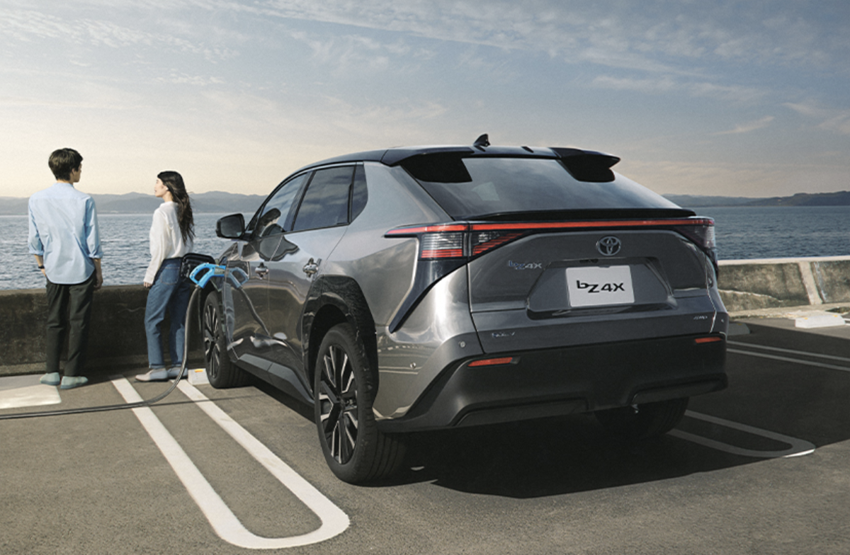 【2026年2月】最新新車販売ランキングTOP50。トヨタbZ4Xが前年比「90倍」の爆増、ジムニーも2.3倍に伸びる