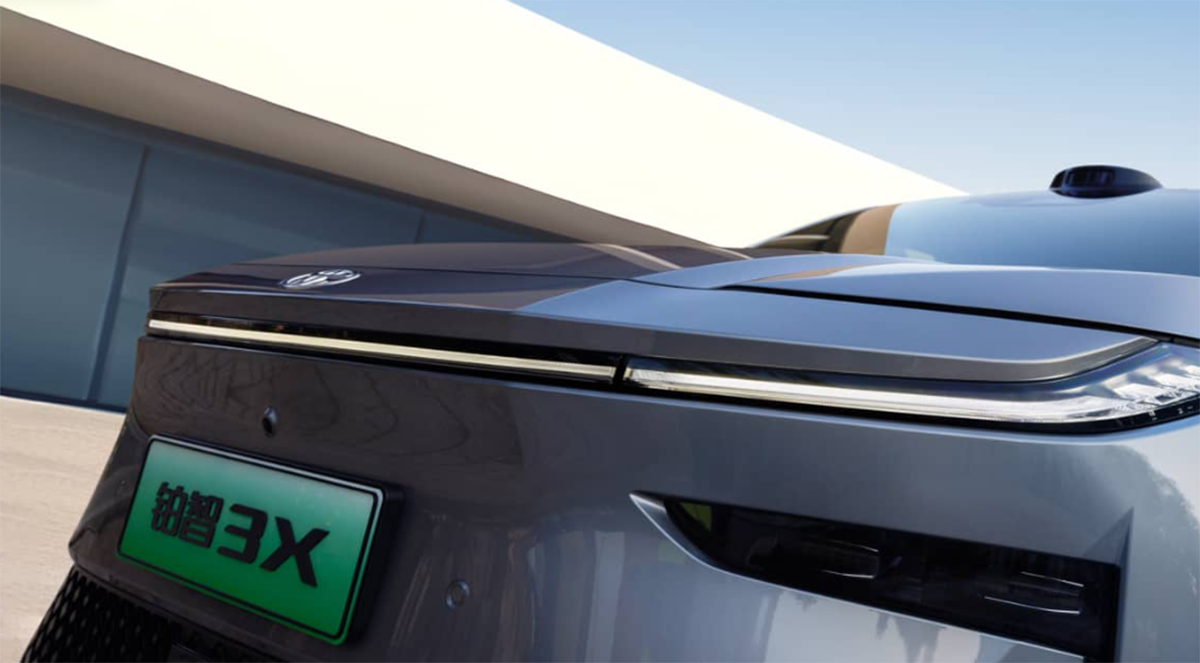 トヨタの中国専売車、bZ3Xのフロント~ヘッドライト