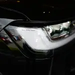 トヨタ ランドクルーザー300のヘッドライト