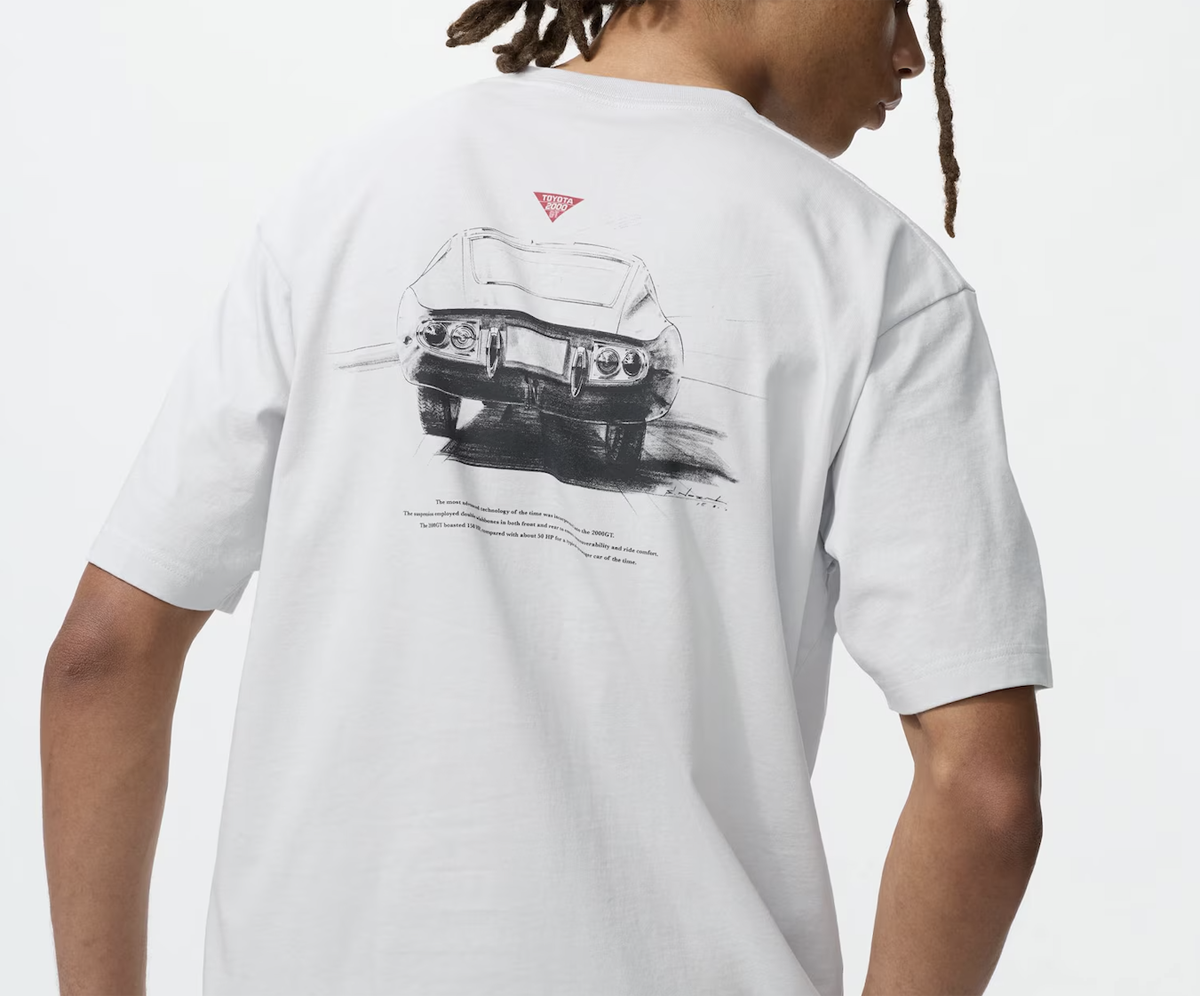 ユニクロとトヨタとのコラボTシャツ（2000GT）