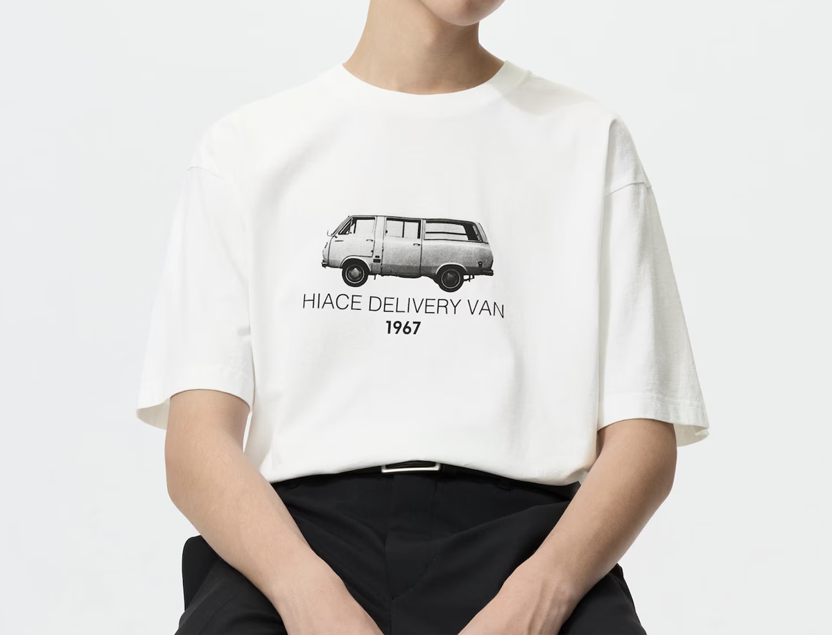 ユニクロとトヨタとのコラボTシャツ（ハイエース デリバリーバン）