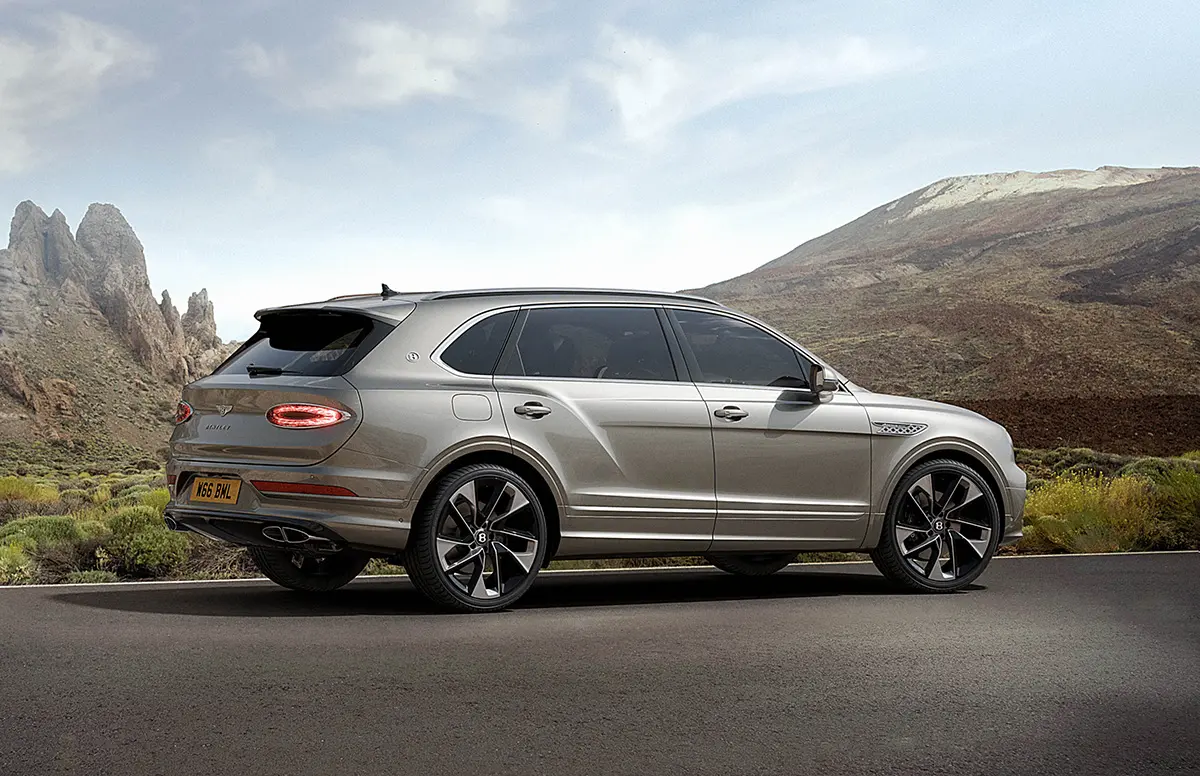 ベントレー・ベンテイガ・アルテナラエディションの斜め後方