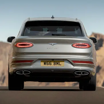 ベントレー・ベンテイガ・アルテナラエディションのリヤ