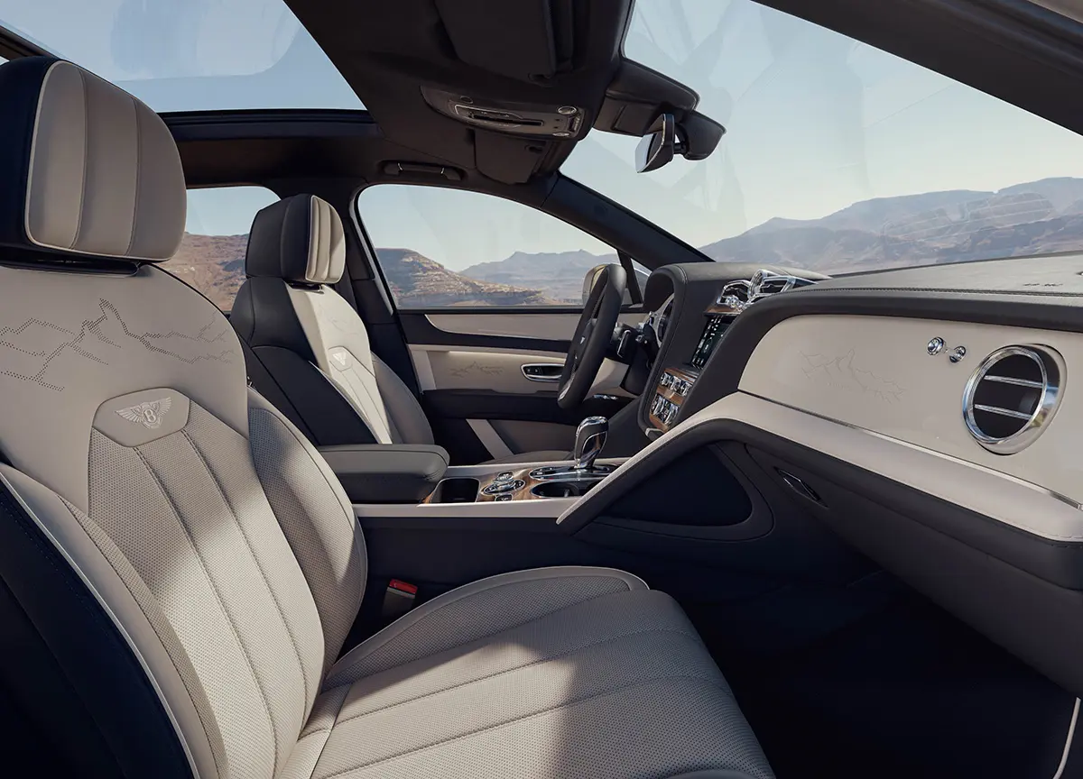 ベントレー・ベンテイガ・アルテナラエディションのインテリア（助手席）