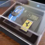 フェラーリ296GTBのミニカー（ブルー、ルックスマート）