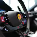 フェラーリのステアリングホイール〜タッチ式操作採用バージョン