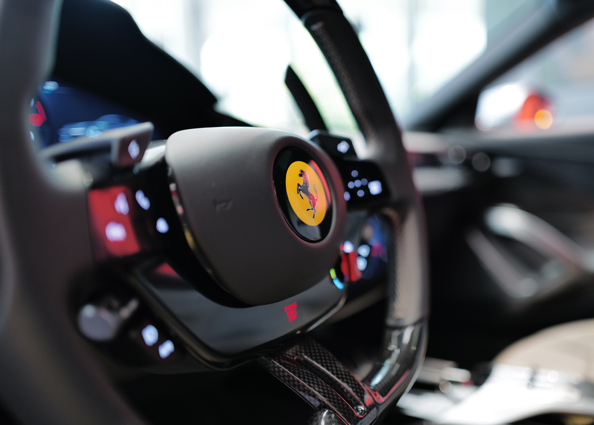 フェラーリのステアリングホイール〜タッチ式操作採用バージョン