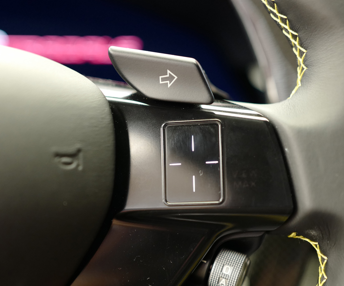 フェラーリのステアリングホイール〜第一世代のタッチ式スイッチ