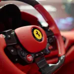 フェラーリのステアリングホイール〜エンジンスターターボタン（ロッソレザー）