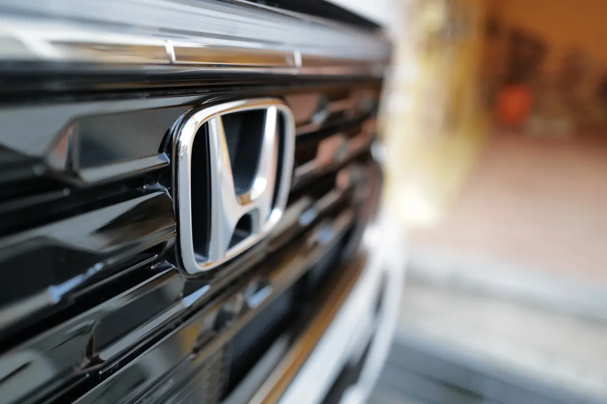 ホンダ N-BOXのフロントとエンブレム