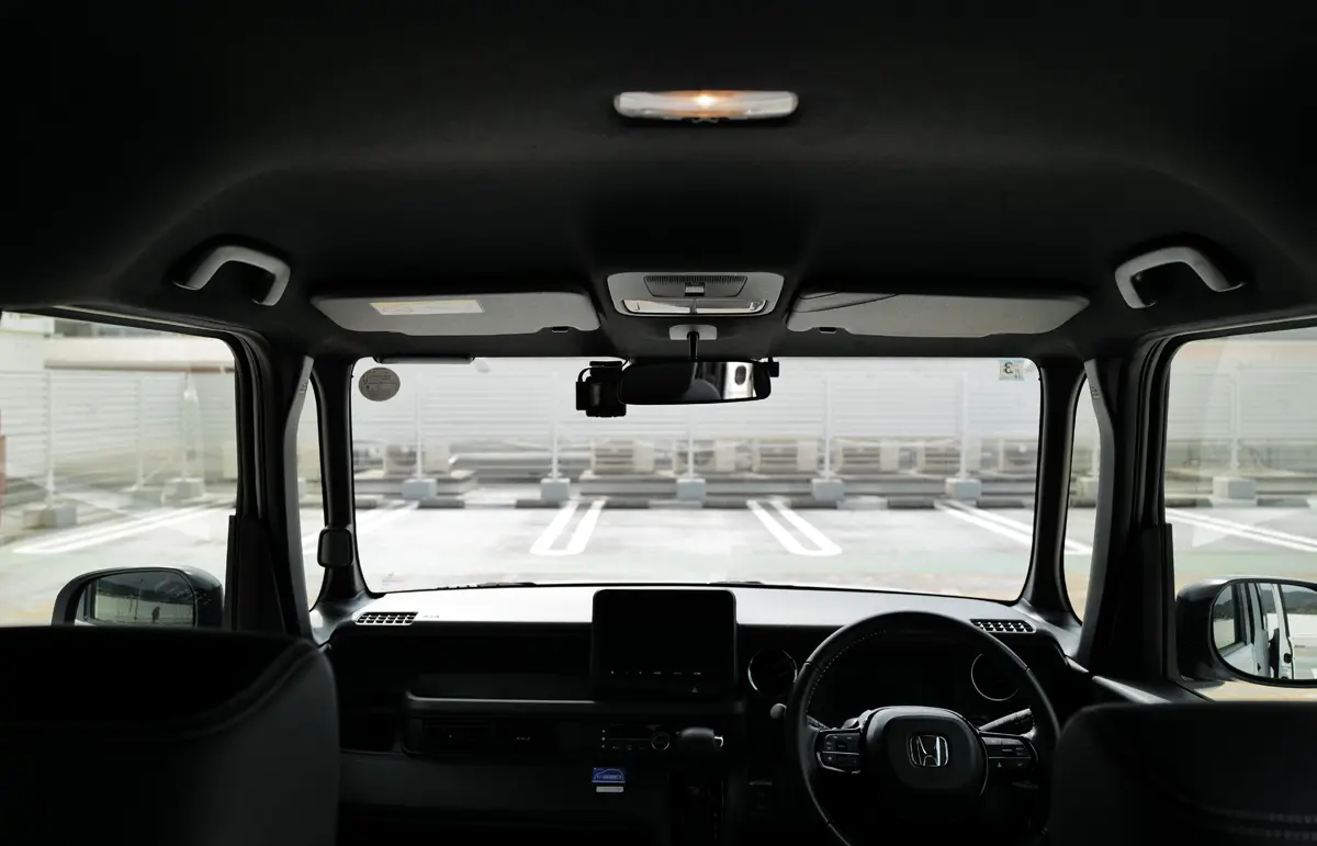 ホンダの軽自動車、N-BOXのインテリア〜フロントウインドウ