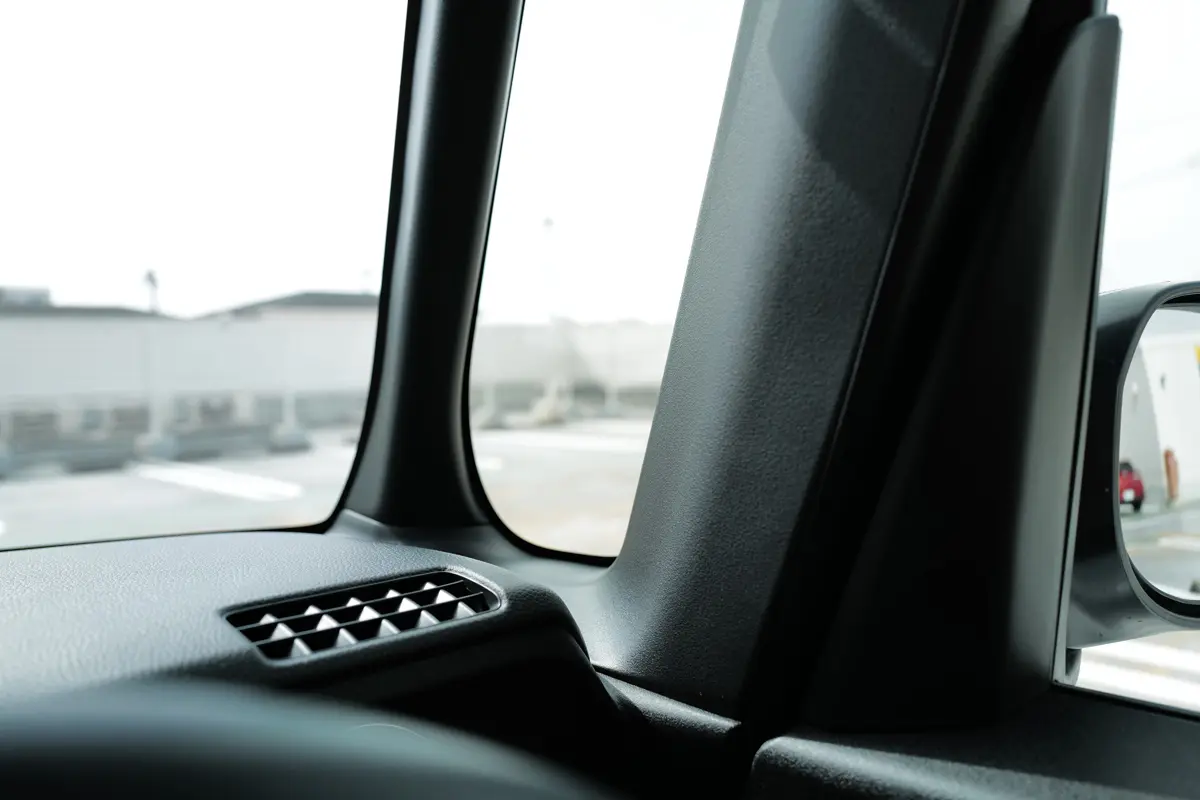 ホンダの軽自動車、N-BOXのインテリア〜フロントウインドウ