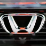 ホンダN-BOXカスタムのエンブレム（フロント）