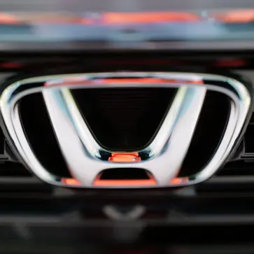 ホンダN-BOXカスタムのエンブレム（フロント）