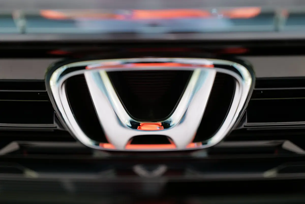 ホンダN-BOXカスタムのエンブレム(フロント)