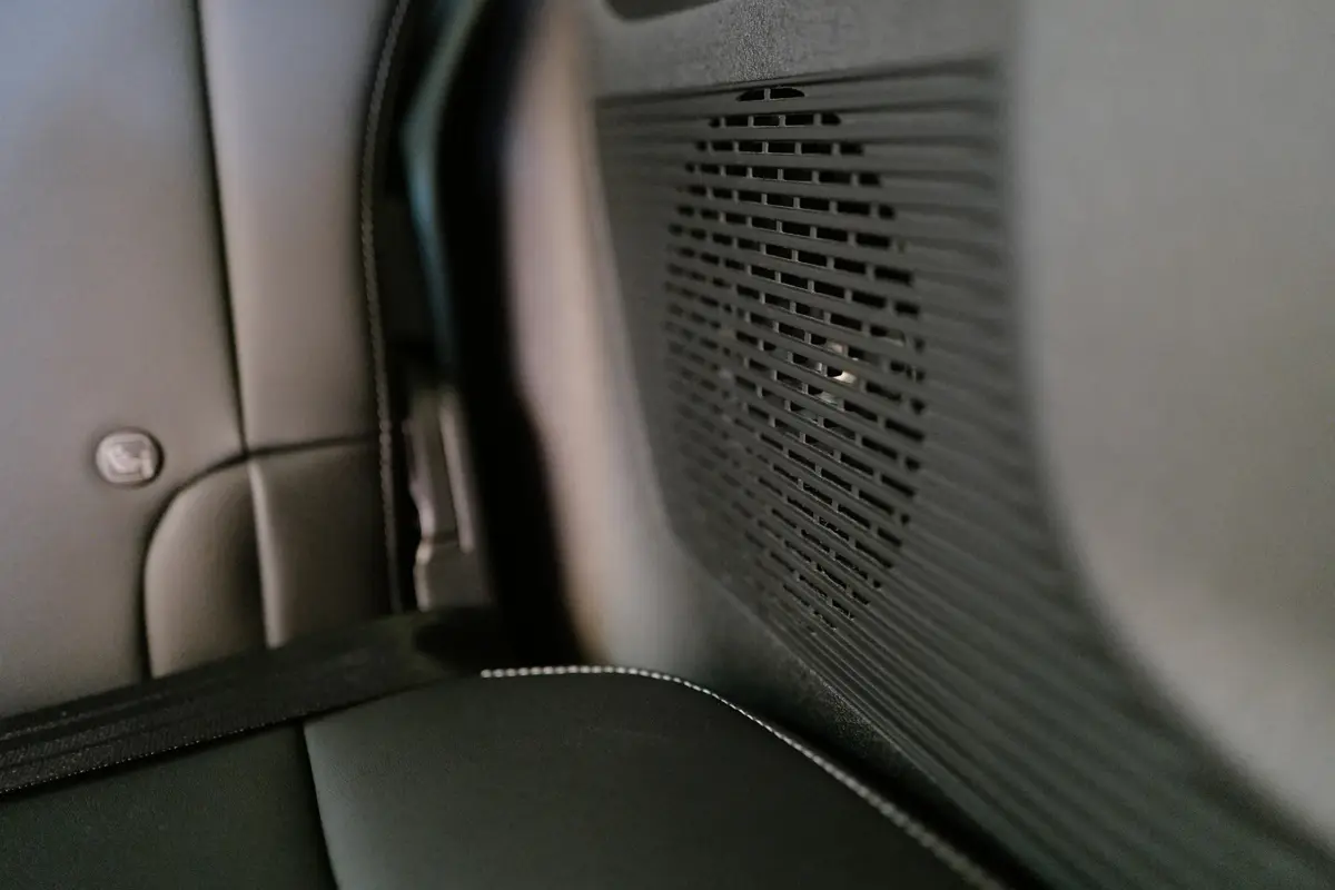 ホンダN-BOXカスタムの内装（スピーカーグリル）