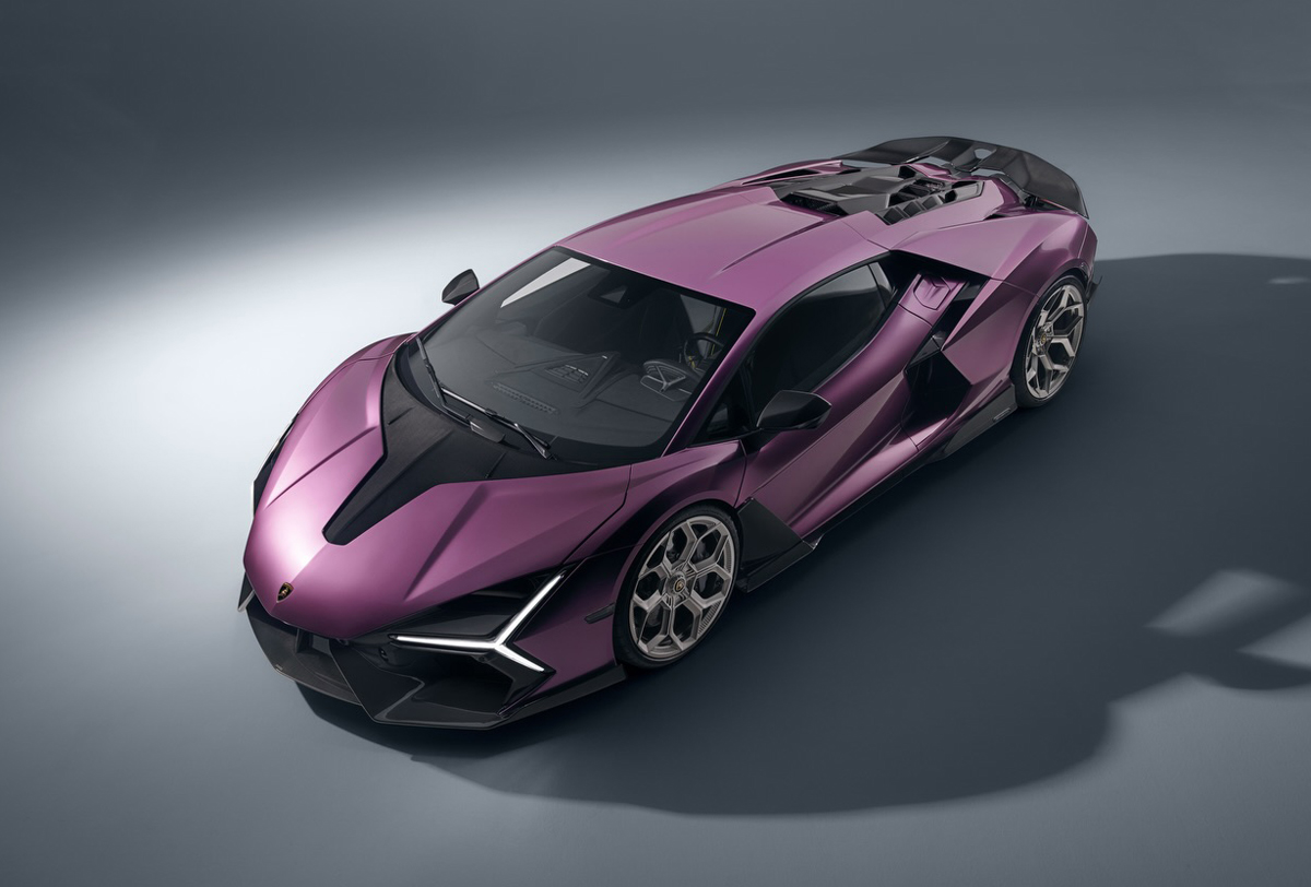ノビテックがカスタムした「パープルの」ランボルギーニ・レヴエルト(フロント)