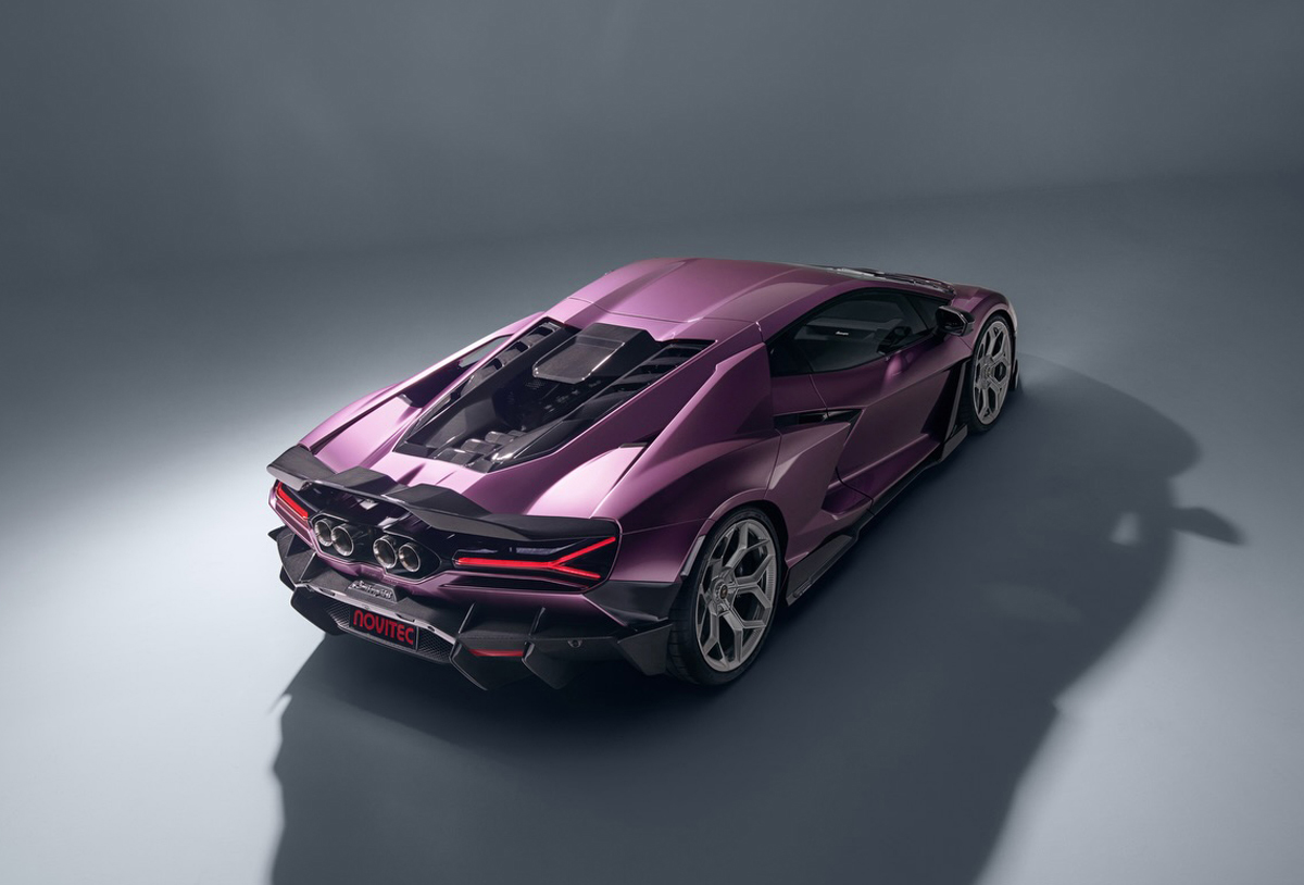 ノビテックがカスタムした「パープルの」ランボルギーニ・レヴエルト(リヤ)