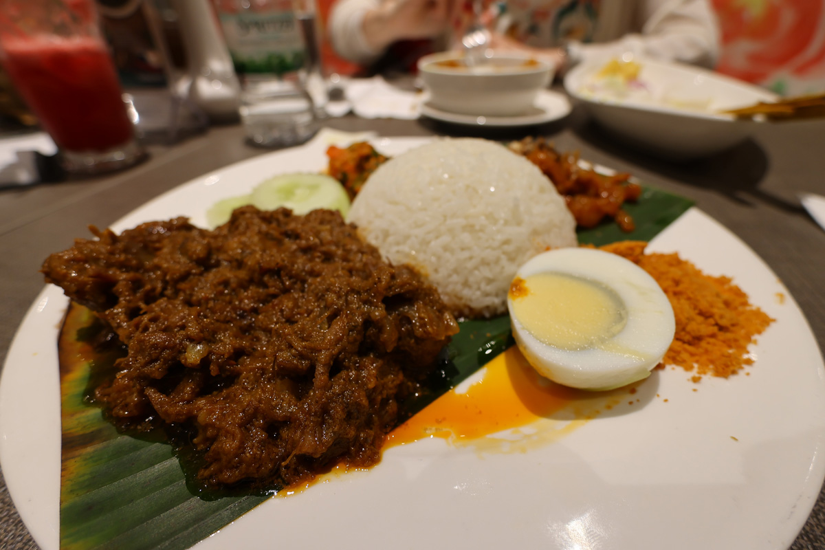 マレーシア旅行記 クアラルンプールのショッピングセンター「パビリオン」内のMadam Kwan'sにてナシレマ