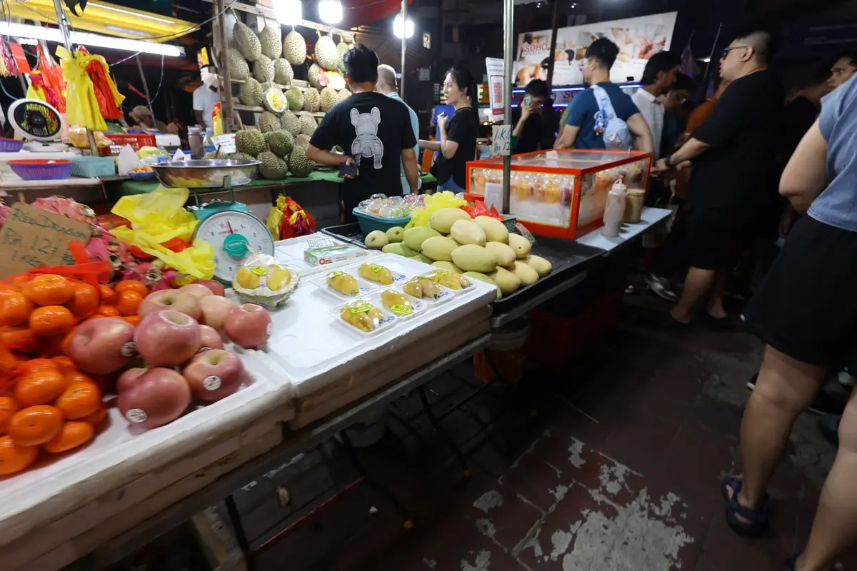 マレーシア旅行記 クアラルンプールの繁華街、ジャラン・アローのドリアン屋台