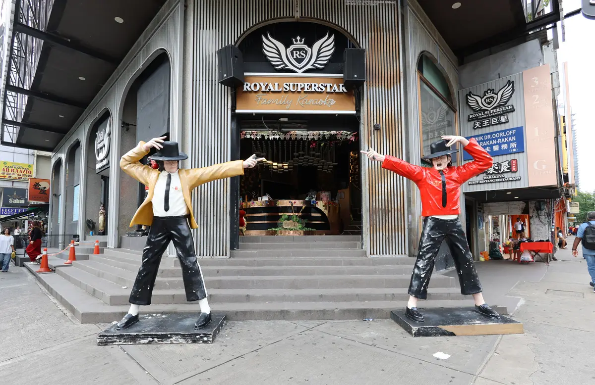 マレーシア旅行記 クアラルンプールの繁華街、ブキッ・ビンタンにてマイケル・ジャクソン