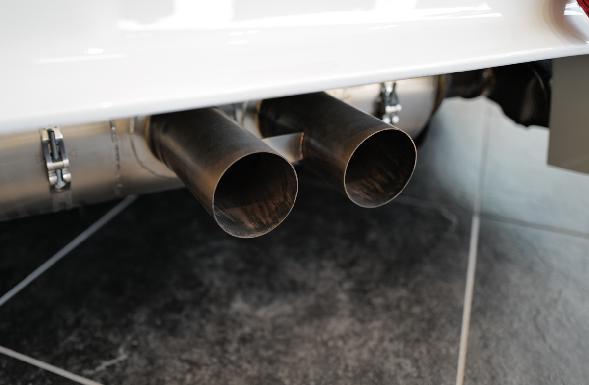 ポルシェ911 GT2 RSクラブスポーツEVOのテールパイプ