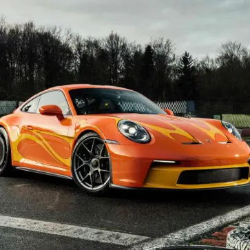 ポルシェが自社のカスタム部門、ソンダーヴンシュにてカスタムした911S/T（フロント）