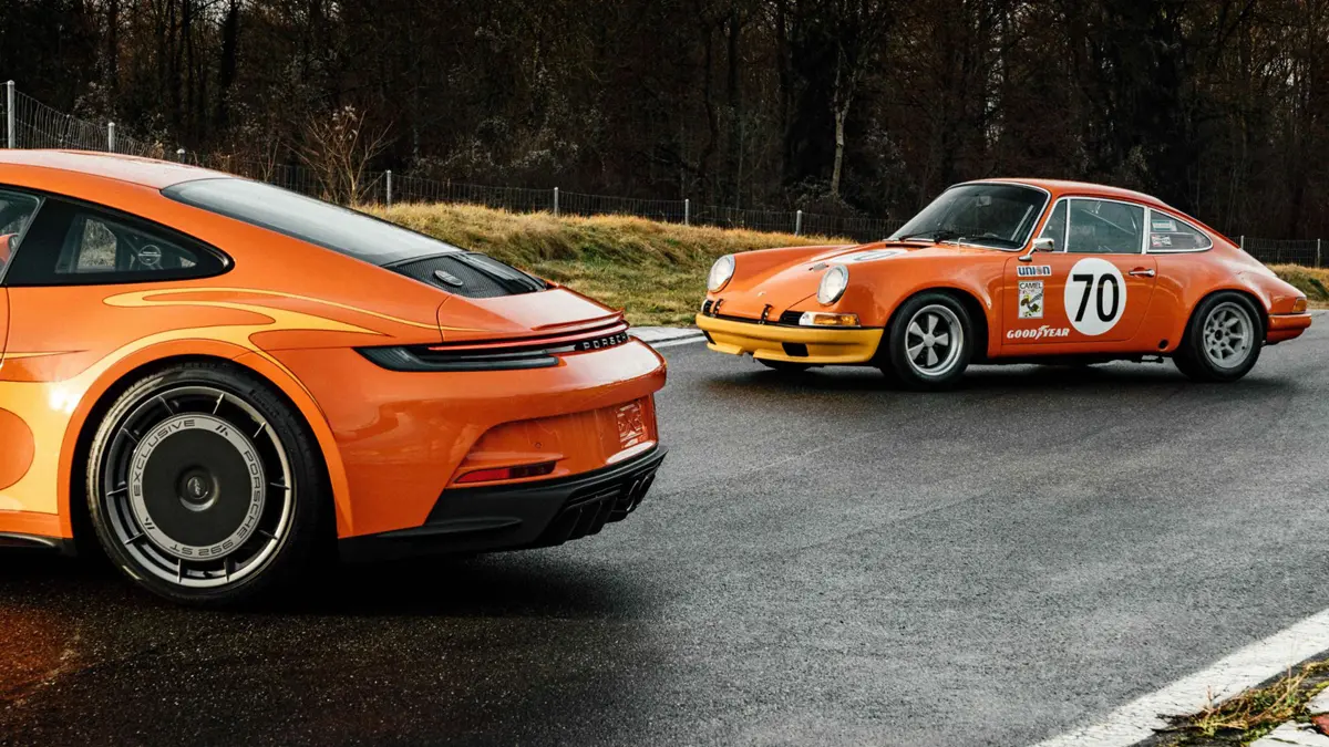 ポルシェが自社のカスタム部門、ソンダーヴンシュにてカスタムした911ST(リア)