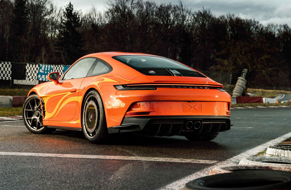 ポルシェが自社のカスタム部門、ソンダーヴンシュにてカスタムした911ST(リア)