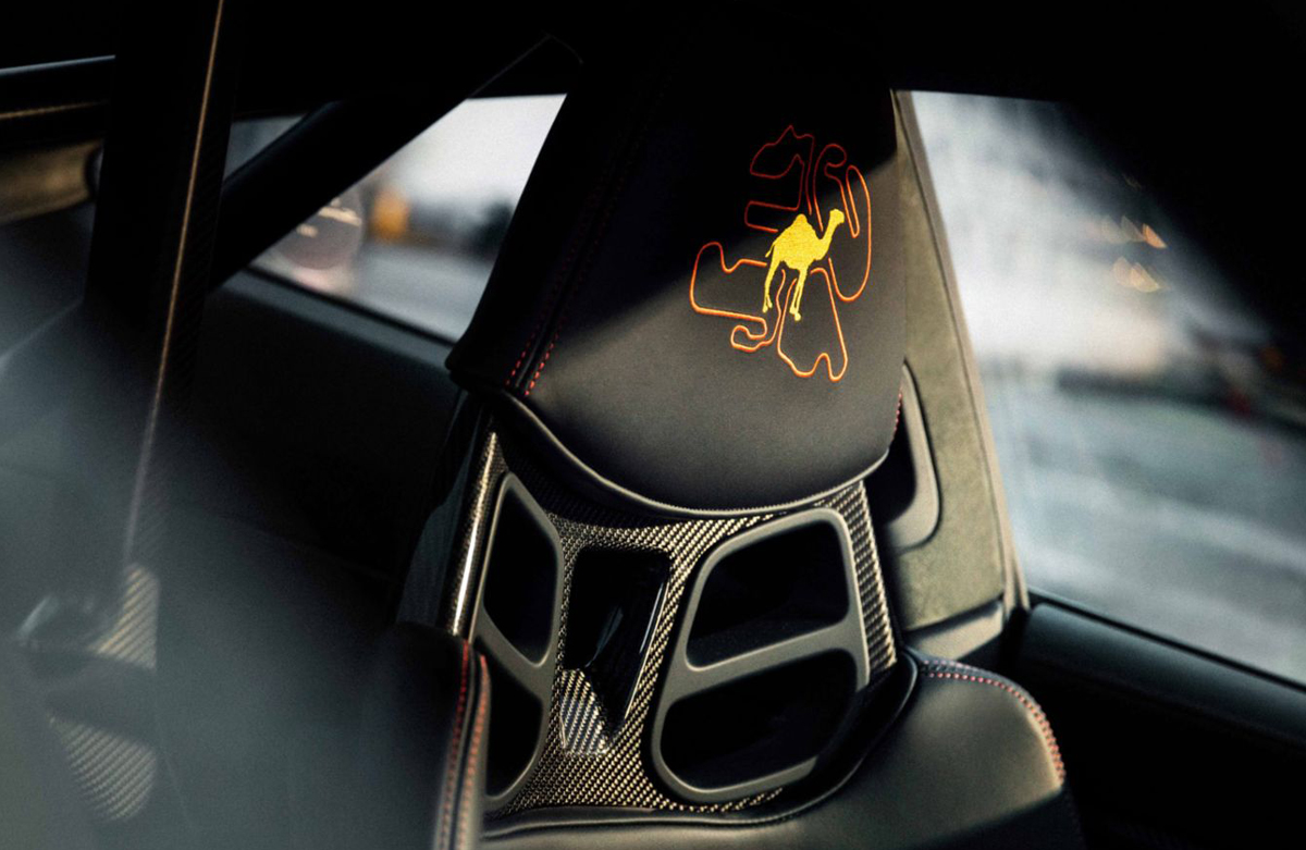 ポルシェが自社のカスタム部門、ソンダーヴンシュにてカスタムした911S/T(インテリア〜ヘッドレスト)