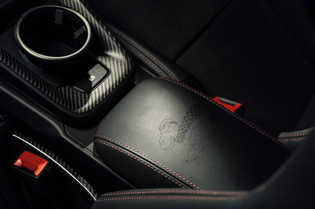ポルシェが自社のカスタム部門、ソンダーヴンシュにてカスタムした911S/T(インテリア〜アームレスト)