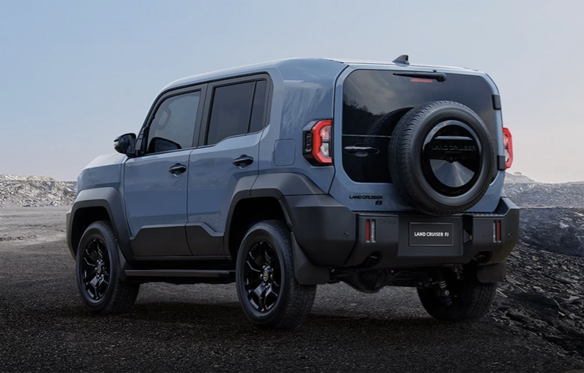 トヨタ ランドクルーザーFJ（リヤ）