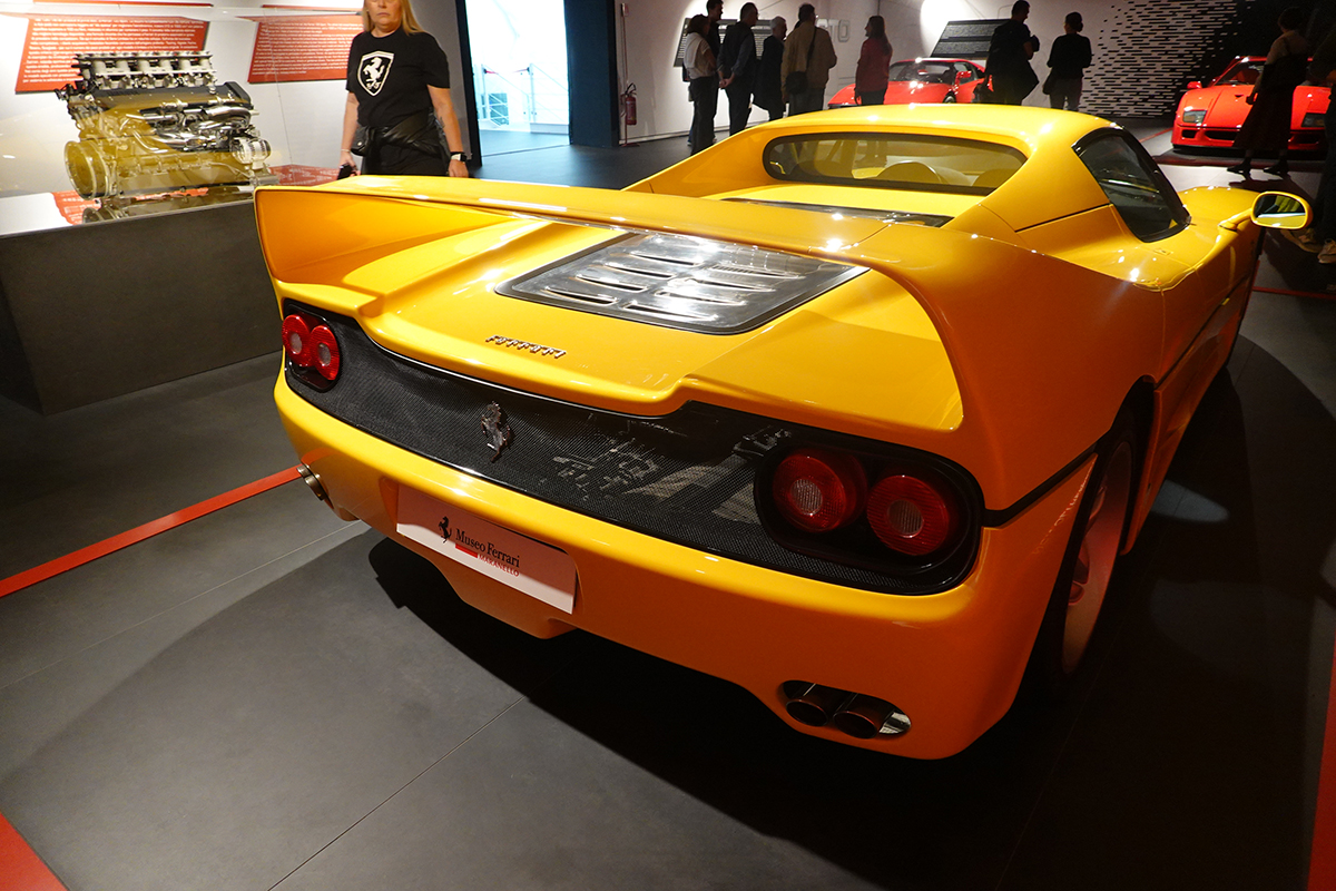 イエローのフェラーリF50（フェラーリ博物館にて）
