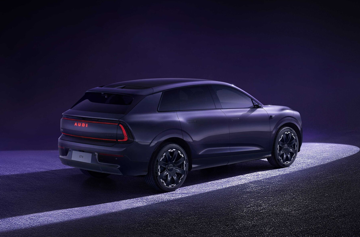 アウディとSAICとの中国専用共同開発モデル、EX7のリアサイド