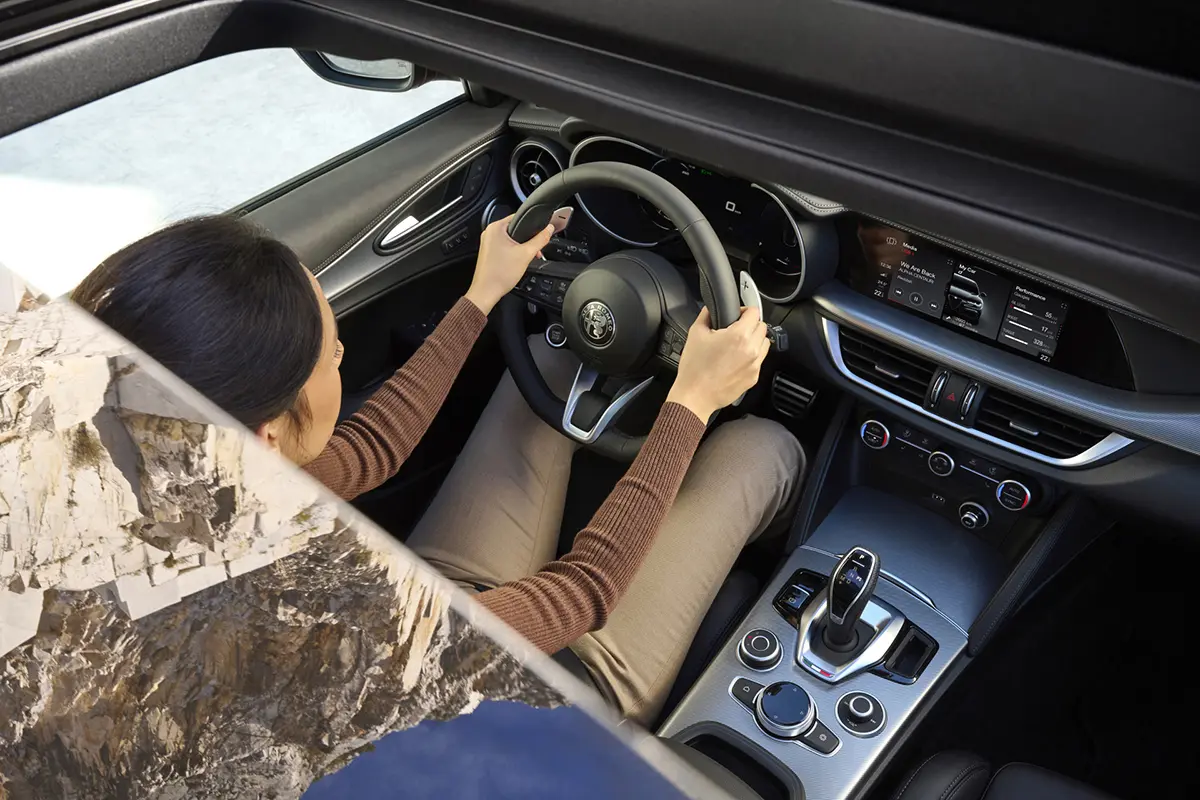 アルファロメオ ステルヴィオ「パックパフォーマンス」のインテリア