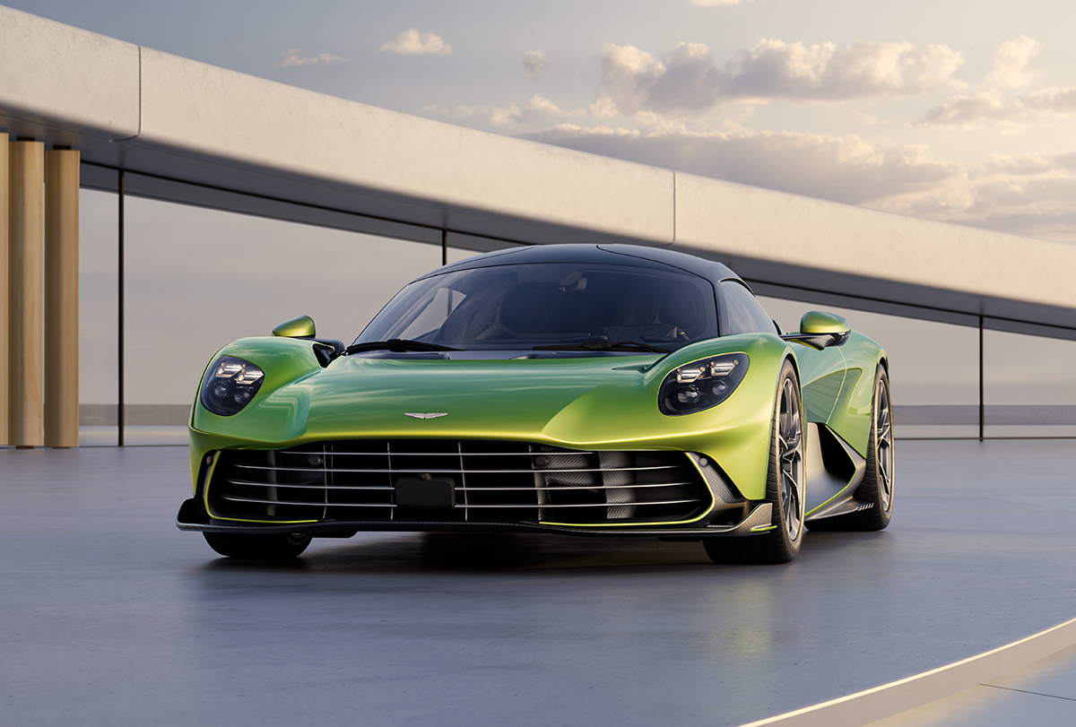 アストンマーティン・ヴァルハラのフロントビュー(停止、グリーン)
