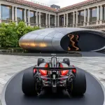 アウディがミラノ デザインウィークにて発表したインスタレーション「オリジン」とF1マシン