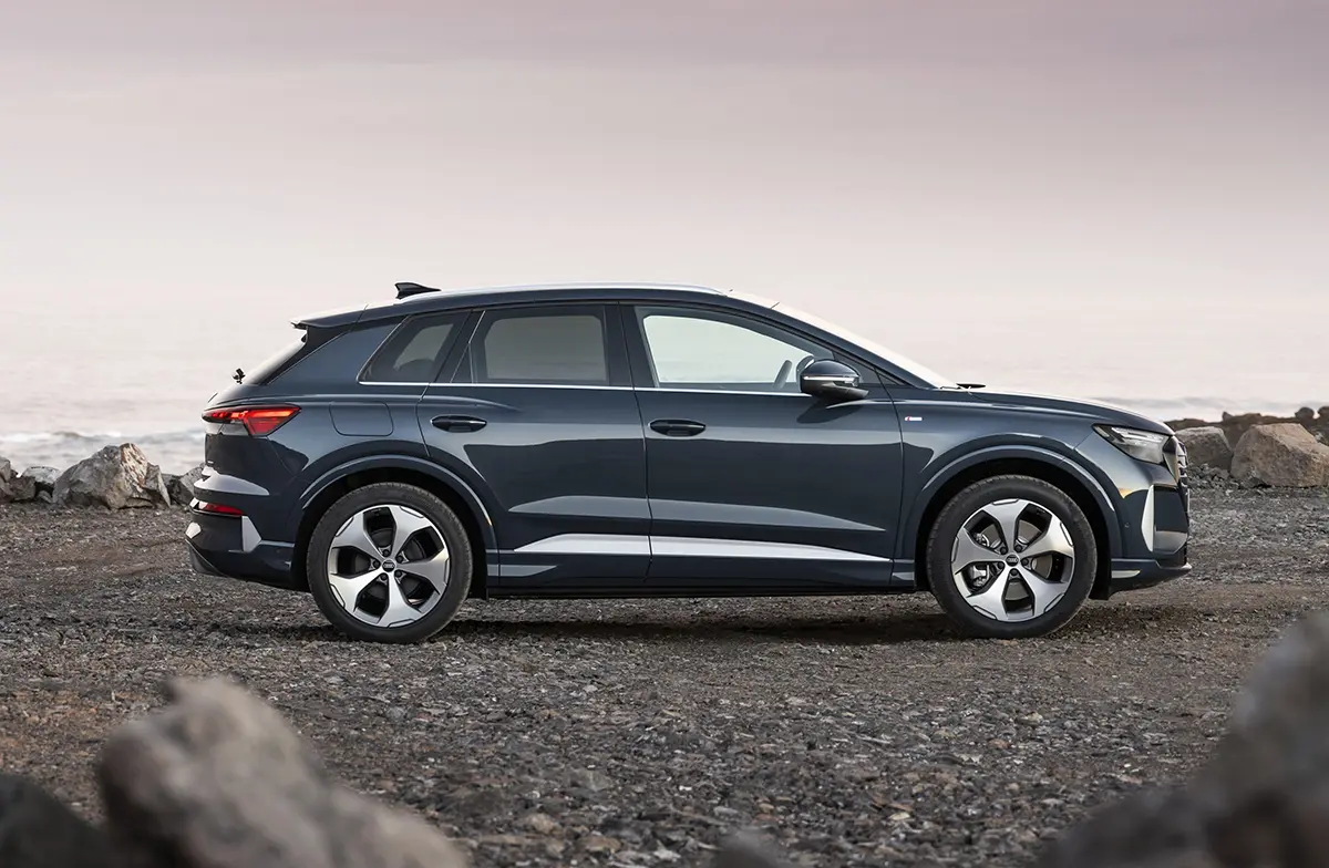 アウディ Q4 e-tron（SUV）のエクステリア～サイド