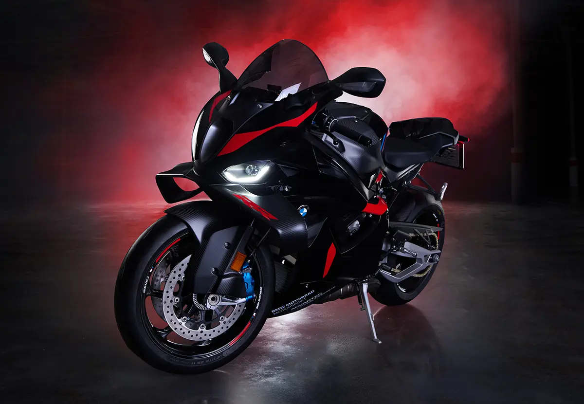 BMW M2とのコラボレーションによるバイク、BMW 1000RR